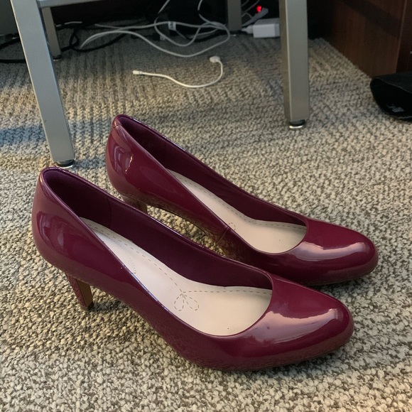 Heels - Picture 3 of 3